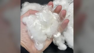 カチオン繊維 1.56D*51 ミリメートル高色堅牢度柔らかく明るい光沢織物紡績 & ブレンド用