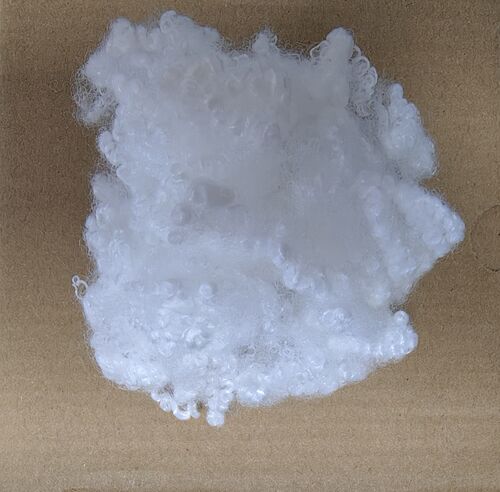 最新の企業ニュース シリコン化 と 非 シリコン化 ポリエステル 繊維: 重要な 違い,用途,選び方