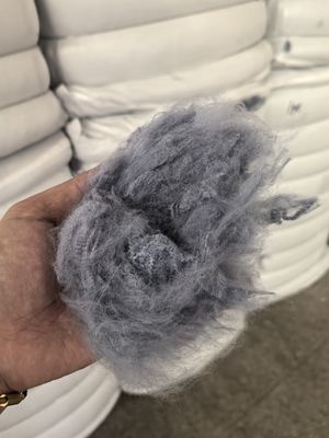 良い価格 紫外線保護 リサイクルポリエステル ステープルファイバー 2.5D 51mm 水灰 オンライン