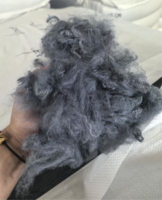 良い価格 リサイクルポリエステル ステープルファイバー 2.5D 51mm ダークグレー 低水分吸収 オンライン