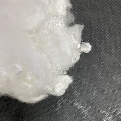 良い価格 家庭用テキスタイルおよびアパレル向け51mm高吸水性UVカットポリエステルステープルファイバー オンライン