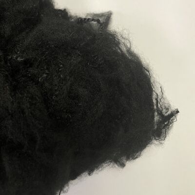 良い価格 2.5D*64mm ブラック バージン リサイクル 2D 中空繊維、寝具、枕、クッション、ソファ生地の中綿に適しています オンライン